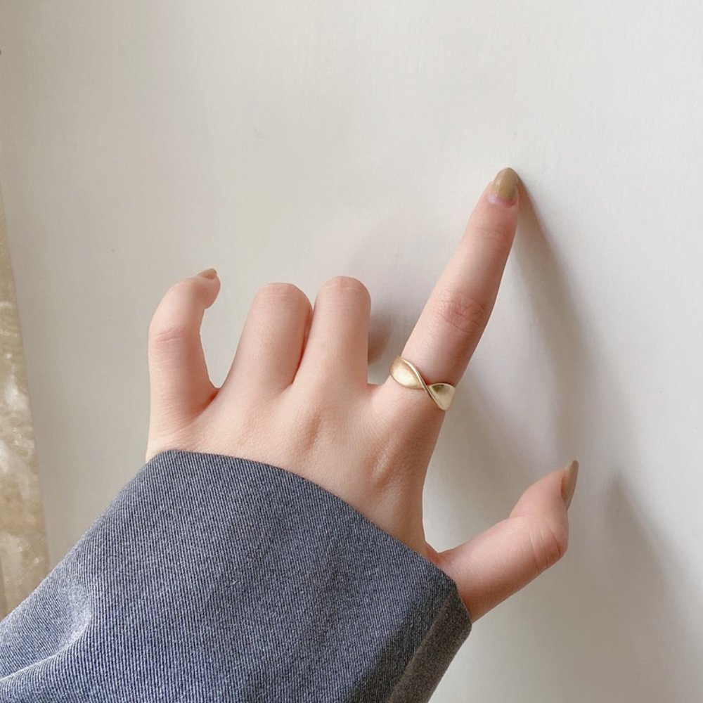 LAST ONE 💖Golden Minimalistic Ring - Picture 8 of 12